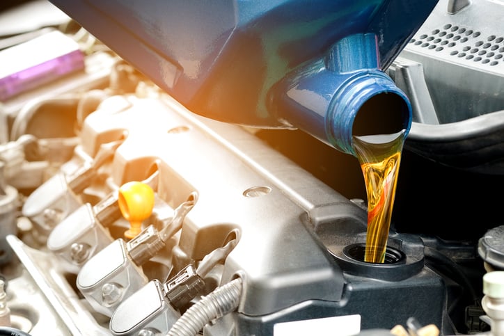 Cómo saber el tipo de aceite que debe llevar tu coche? [Guía]