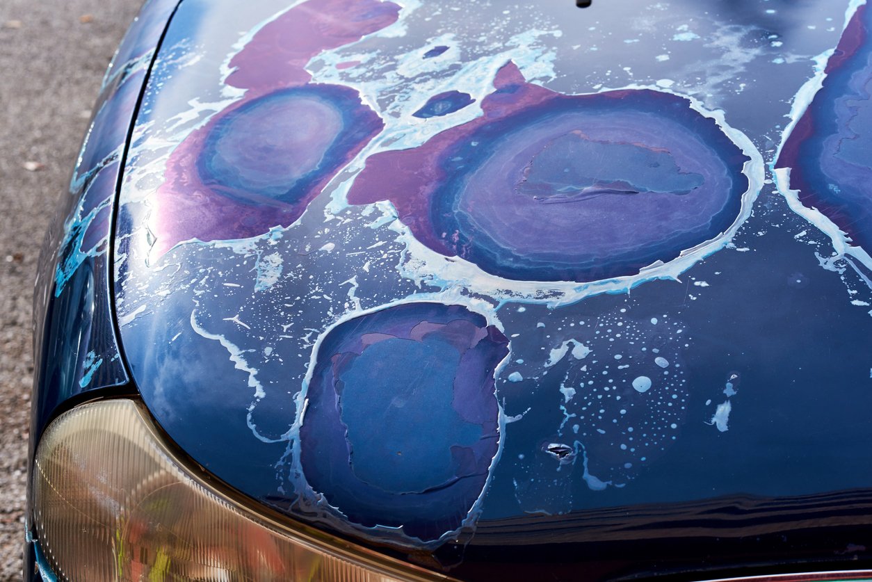 Cómo reparar la pintura de coche dañada